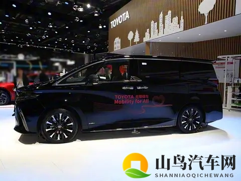 2025进博会聚焦:丰田埃尔法福祉版车型亮相-1