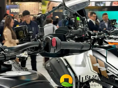 泳衣憋了几小时尿夹腿知乎：游泳时尿急，泳衣紧绷，夹腿困扰，知乎热议-1