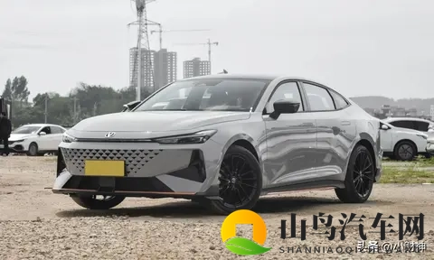 预算10万想买拉风钢炮轿车？这3台车性能、颜值、空间全都有！-2