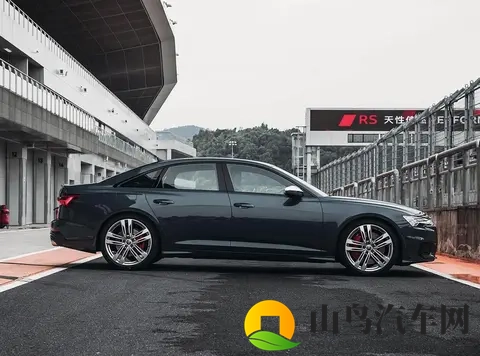 “扮猪吃老虎”，车长4954mm，搭载29升V6发动机，加速47s-3