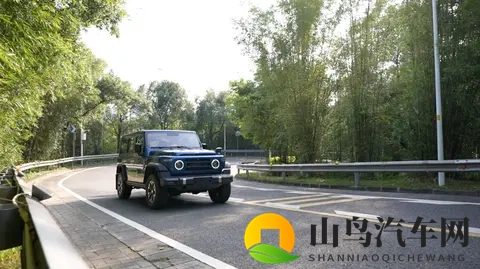 独立试驾212 T01柴油版:设计满足情怀,技术融入时代-3