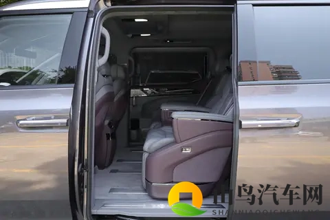 七座过道版极氪009：宽敞二排过道、实用布局，究竟如何？-1