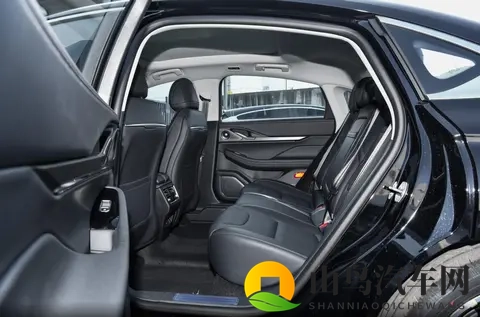 中国特供，预算20万想买豪华品牌，TA却成为绕不开的选择？-2