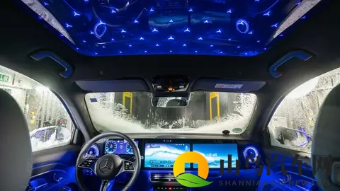 第二代奔驰GLB来了 带星空顶 有四驱 腿部空间显著提升 12月首发亮相-3