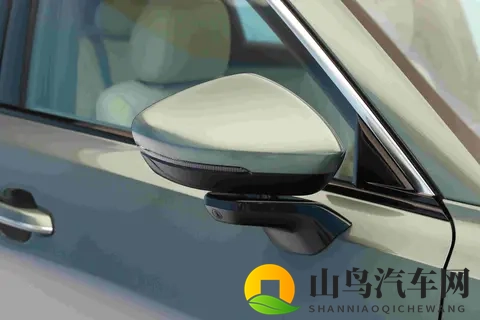 新车 中大型SUV_续航最高205公里,红旗HS6 PHEV将于11月15日预售-2