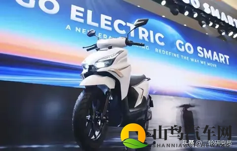 雅迪Velax炸场米兰！20分钟快充+105km续航-2