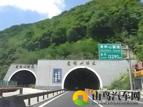 高速隧道遇“龟速车”？超不了别硬刚！交警亲授6招，新手安心过-3