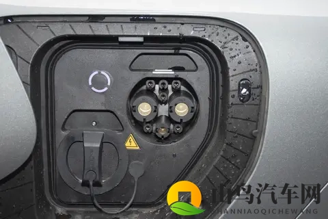 2025 款星纪元 ET:豪华安全大五座 SUV 11 月权益在 适合家用-3