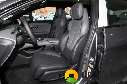 别骂车企内卷了！深蓝 L06 把豪华配置 “砍价” 卖给年轻人-2