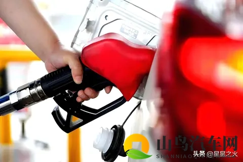 11月5日油价表出炉！下轮每升涨015元？3关键因素影响年底油价-1