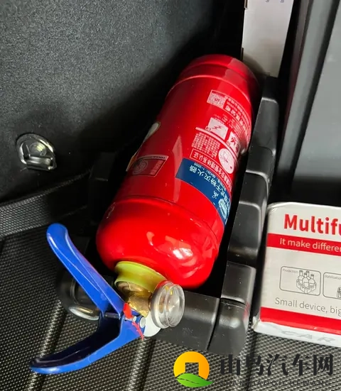 私家车需不需要放灭火器？从必须配备到不再强制标配，经历了什么-2