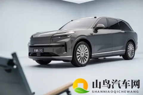 鸿蒙智行碾压 BBA,吉利狂销 30 万辆!金九银十的最大赢家藏不住了-1