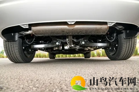 12万级插混SUV，蓝电E5 PLUS全时四驱满足驾驶乐趣-3