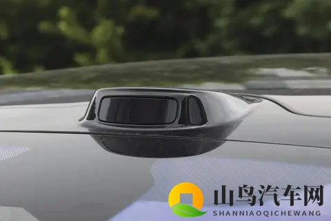 理想汽车的首款纯电SUV，车长近51米，入门就是顶配-1