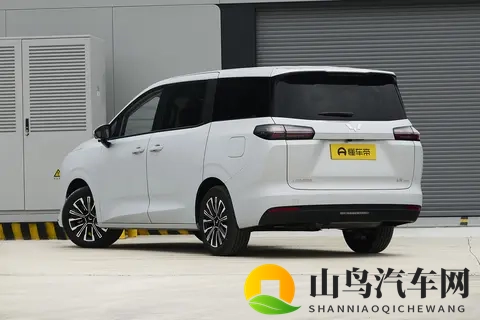 7万级的家用MPV,竟藏着这么多惊喜!试驾星光730-1