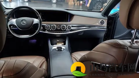 成人AV影片：科技赋能汽车：未来出行新潮流-3