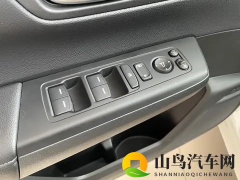 谁说家用车不能飒？CR-V全球30年荣耀款让老司机坐不住了-2