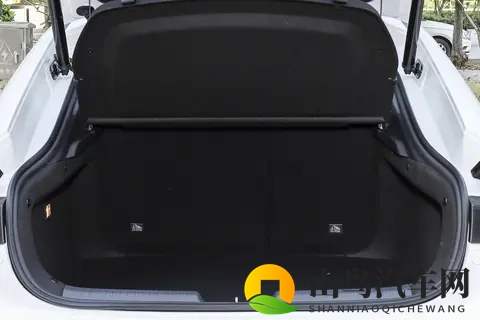 11 万级纯电 C 级车试驾体验：长安启源 A06 的那些实用亮点-3