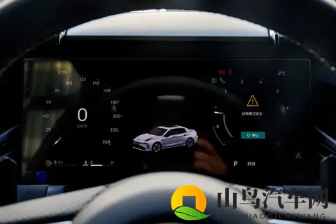 第三代领克03试驾：百公里加速65秒，紧凑型燃油车中的扛霸子！-3