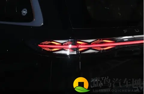 标配四轮独悬，可选后驱_四驱，奇瑞风云T11实力怎样？-3