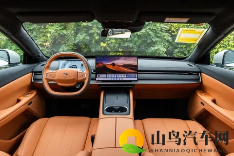 东风奕派eπ007+：新能源轿跑新风向，科技与实用齐飞-2