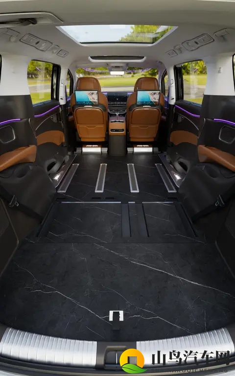 腾势 D9 地板选对超省心!带娃用这航空铝地板,耐磨抗造还显高级-1