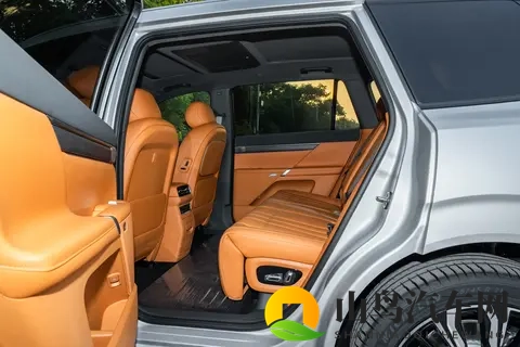 17 万拿下纯电 SUV？东风奕派eπ008 ：空间、续航、配置够家用吗？-3