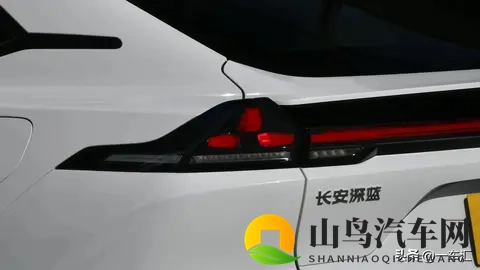 华为ADS加持，掀背轿跑+增程，2026款长安深蓝L07购买指南-3