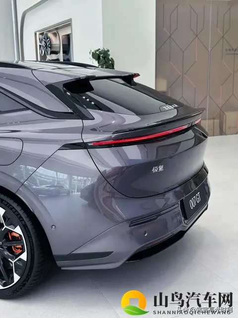 极氪007GT的紫色车漆如何打动女人,让男人看了都说好?-1