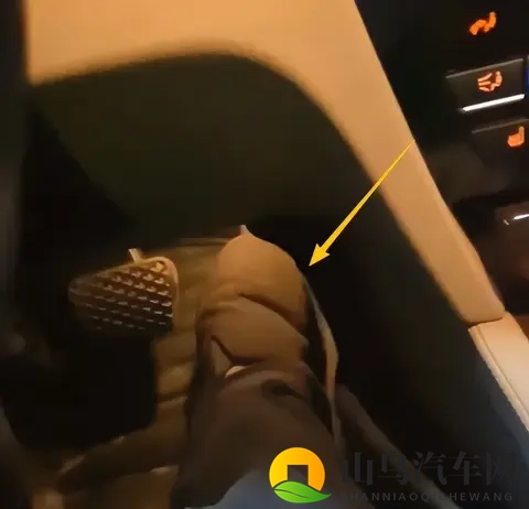 宝马7系发动机如何手动排空气？这招简单、粗暴、有效！-2