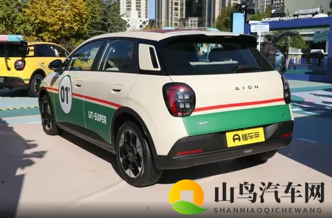 又一款新车上市，续航500km，99秒换电，499万起-2