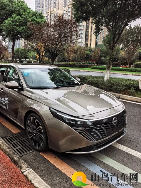 天籁换鸿蒙座舱实车曝光！ 20T加持还是熟悉的大沙发-2