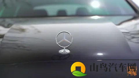 BBA不行了?在国产新能源多轮围剿下,为何唯独奔驰E级还能坚挺?-1