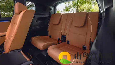 新款奔驰GLB内饰提前亮相，造车新势力的味道太重了-2