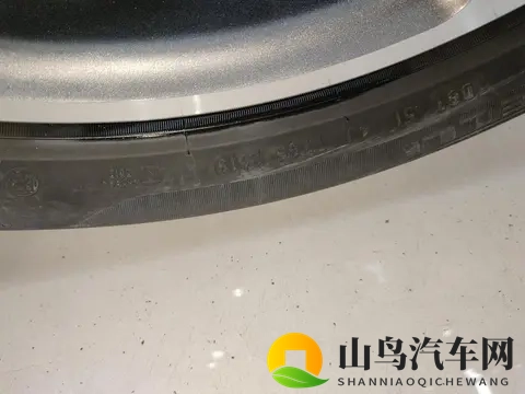 六年奔驰E级，17万多体验行政级座驾，商务家用都合适-3