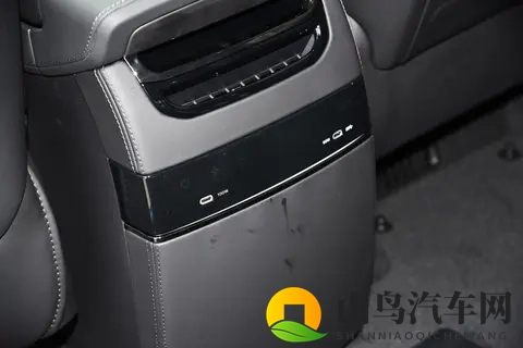 11月入手极氪009立省5万！这款纯电MPV如何从商务车变身家用新宠-3