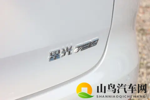 五菱星光730：738万起，带电动侧滑门，全能7座MPV-2