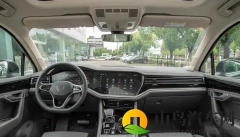 纯进口的中大型SUV，配20T发动机+空气悬挂，25款大众途锐能买？-2