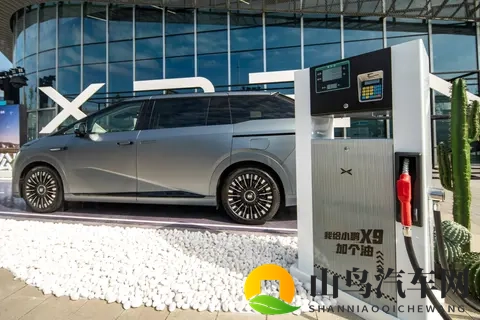 能烧油了！小鹏X9超级增程展车陆续到店，预售价35-37万值不值？-2