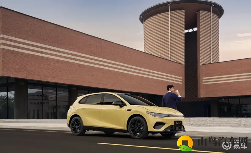 全新零跑Lafa5内饰亮相，比萤火虫大，比B10贵-1