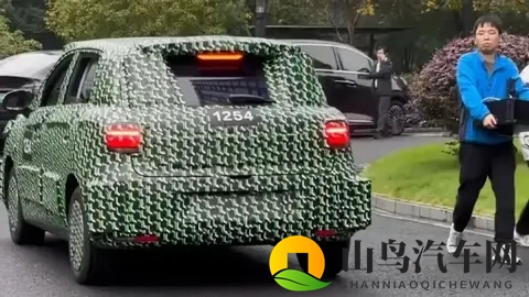 零跑A10实车谍照曝光，将预定爆款？-2