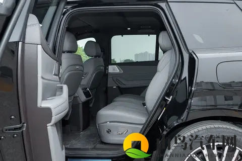 腾势 N8L DM：真能解决家庭出行痛点的六座 SUV-3