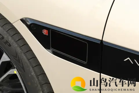 阿维塔12四激光版试驾体验:30万级豪华轿车的实用之选-1