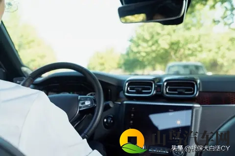 油价要跌回五年前？全球石油过剩，车主加满箱能省多少钱？-1