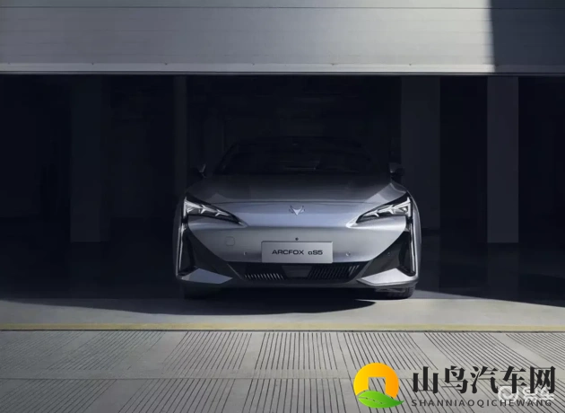 北汽蓝谷匠心打造奢华移动空间，极狐阿尔法S揭秘高端体验-1