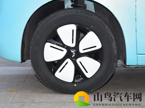 五菱宏光MINIEV四门版新车型上市，续航301公里，售558万元-1