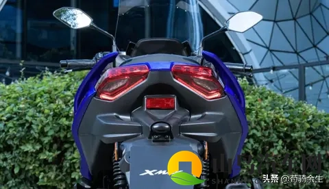 2026款XMAX125焕新：13L油箱+24L油耗，通勤踏板实用派代表！-1