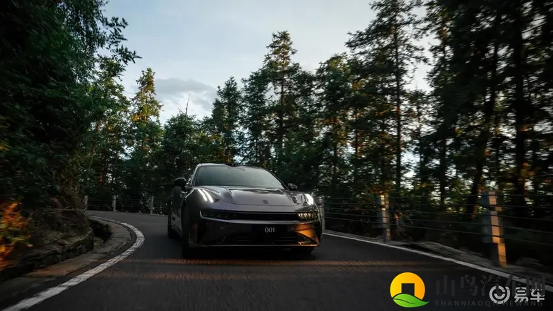 30万用户选择背后，焕新版极氪001，能挑起极氪大梁吗？-1