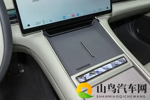 2025款星纪元ES增程版Ultra四驱旗舰:实力与智能兼备-1