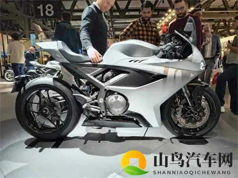 诺顿复活首发之作！曼岛TT传奇后裔Manx R实力几何？-1